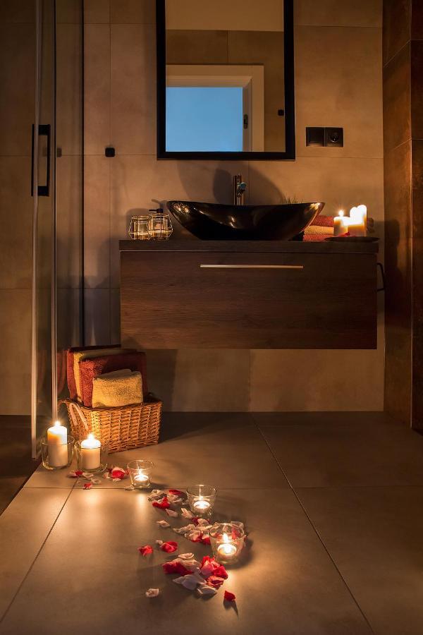 W&K Apartments - Desire Suite - Faktura Vat, Parking コシャリン エクステリア 写真